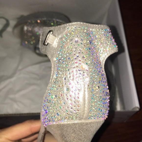 Silver Rhinestone platform - Picture 2 of 3